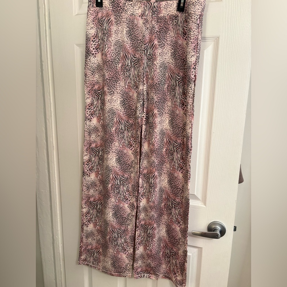 SKIMS Pink Animal Print Pajama Sleep Set Top & Pants Small NWT $88 retail - Picture 7 of 13